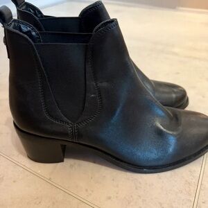 Elegant Black Leather Heeled Boots